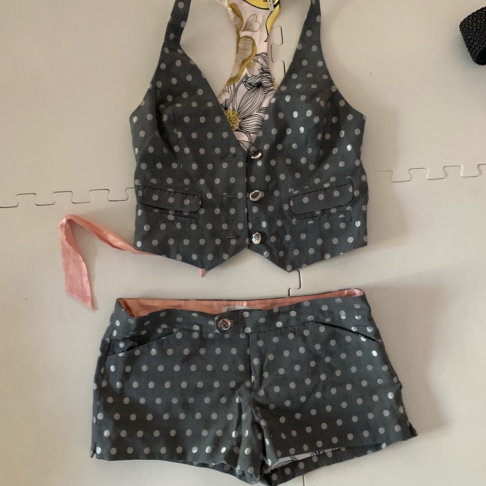 Guess outfit